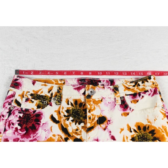 Floral Print Shorts - Picture 2 of 5